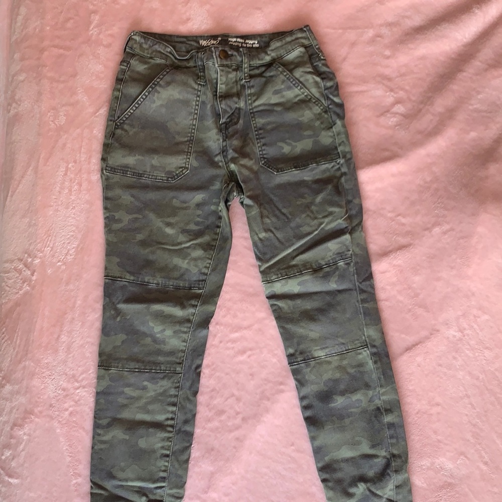 Camouflaged High rise Women’s Jeggings.